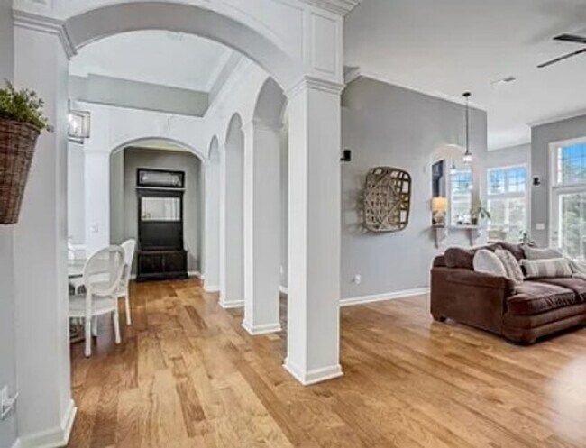Building Photo - Spring Hill Gem! 3BR Home w/ Patio, Fire P...