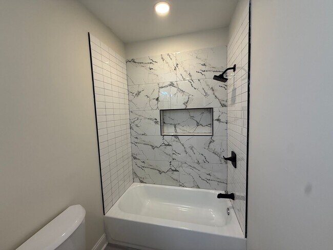 Building Photo - 1402 S 54th St