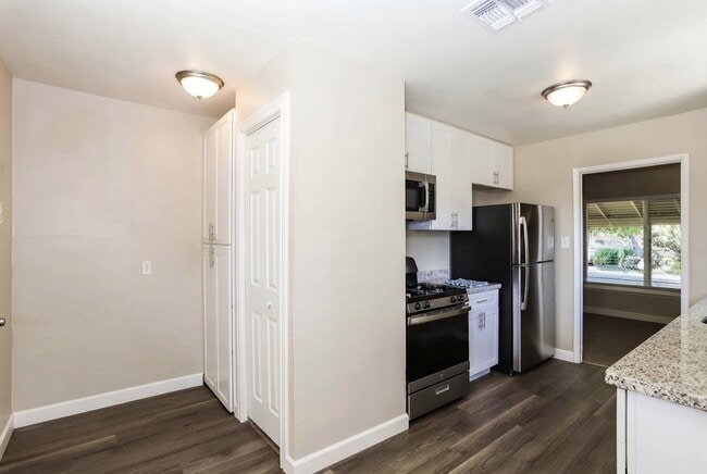 Building Photo - 3802 West Way