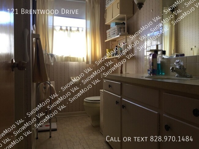 Building Photo - 121 Brentwood Dr