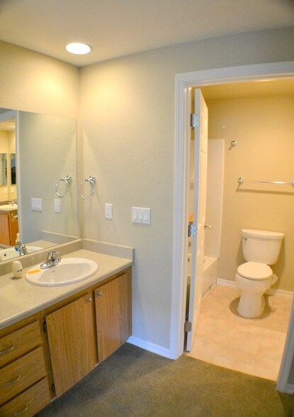 Building Photo - 1700 W Sunn Fjord Ln