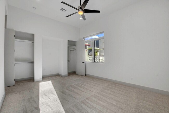 Building Photo - MacDonald Highlands Beauty With Awesome Views