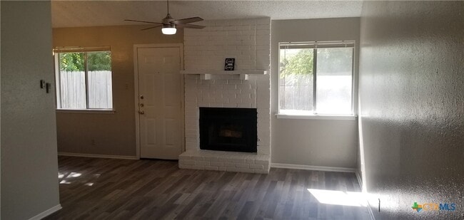 Building Photo - 1109 Wales Dr