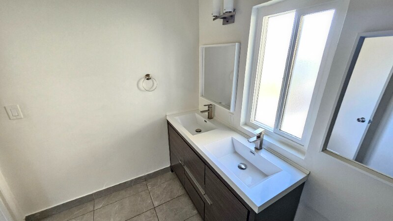 Building Photo - 7240 Woodman Ave