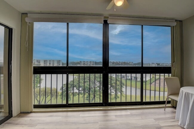 Building Photo - 7076 Huntington Ln