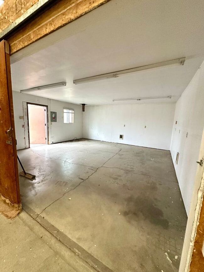 Building Photo - 333 SW 35th St