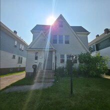 Building Photo - X 10/28|3294 East 146 St