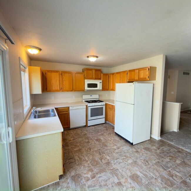 Building Photo - 4443 Hillrise Ct NE