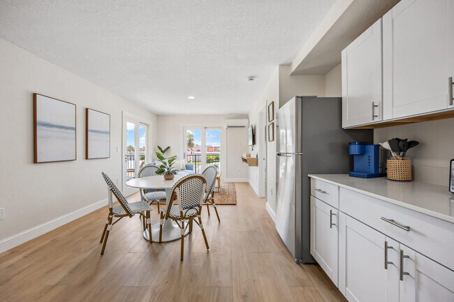 Building Photo - 637 S Orlando Ave