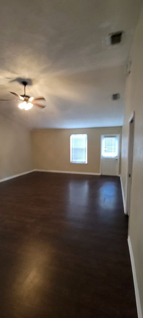 Building Photo - 3 bedroom/2 bath in Palm Grove