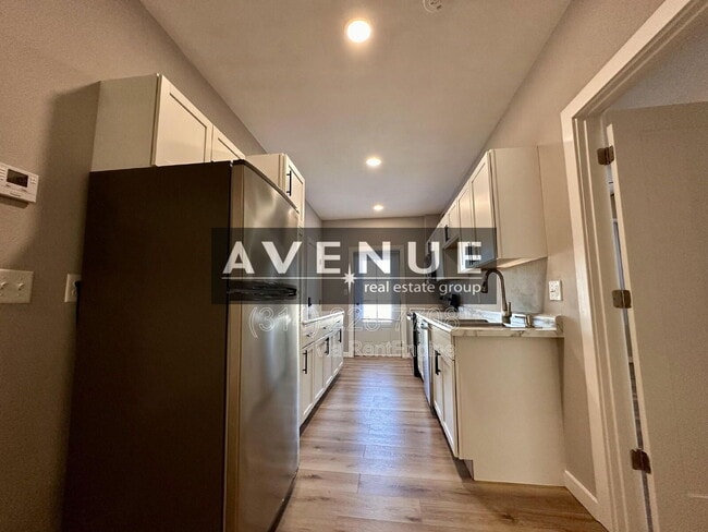 Building Photo - 5931 Maple Ave