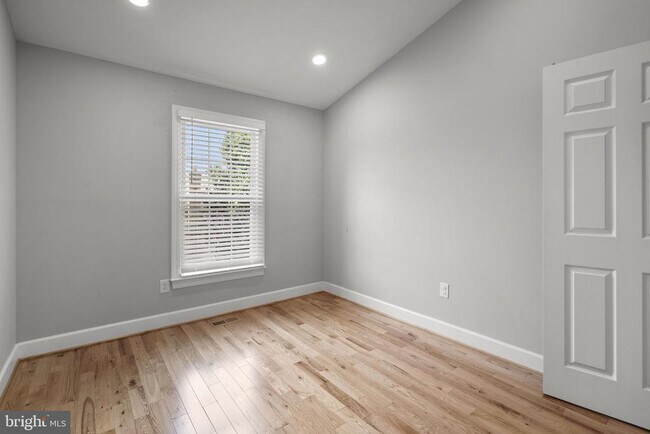 Building Photo - 10 Loganwood Ct