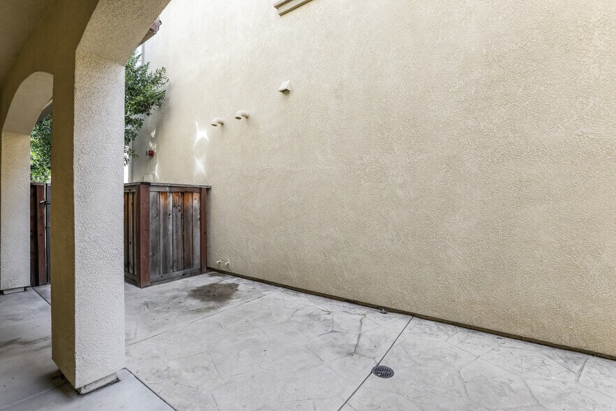 Building Photo - 1591 Sylvia St