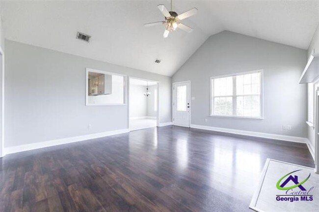 Building Photo - 104 Brittland Dr
