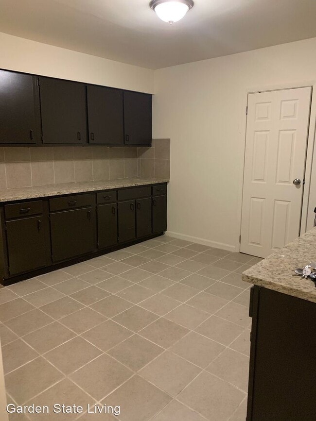 Building Photo - 7 br, 4 bath House - 253 Roseville Avenue