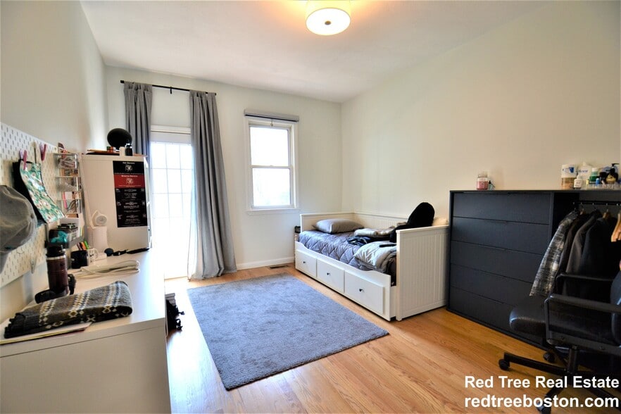 Building Photo - 179 Putnam St