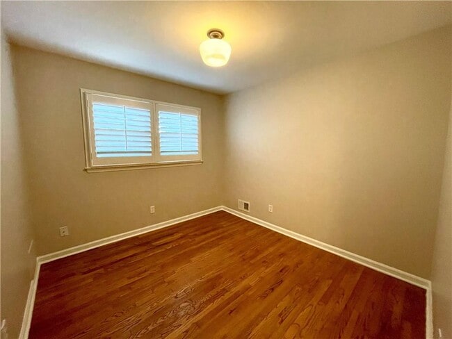 Building Photo - 245 Willow Springs Dr