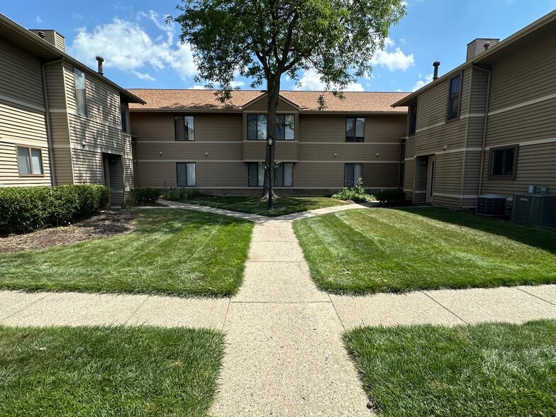 Building Photo - 225 Briarcrest Dr