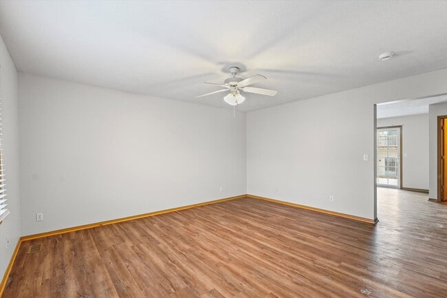 Building Photo - 224 Crossing Dr