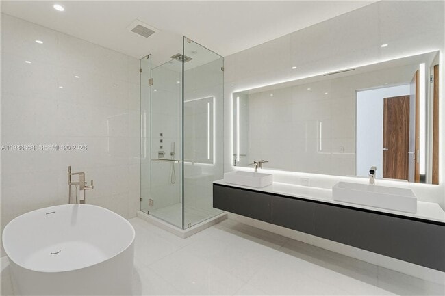 Building Photo - 5 Grove Isle Dr