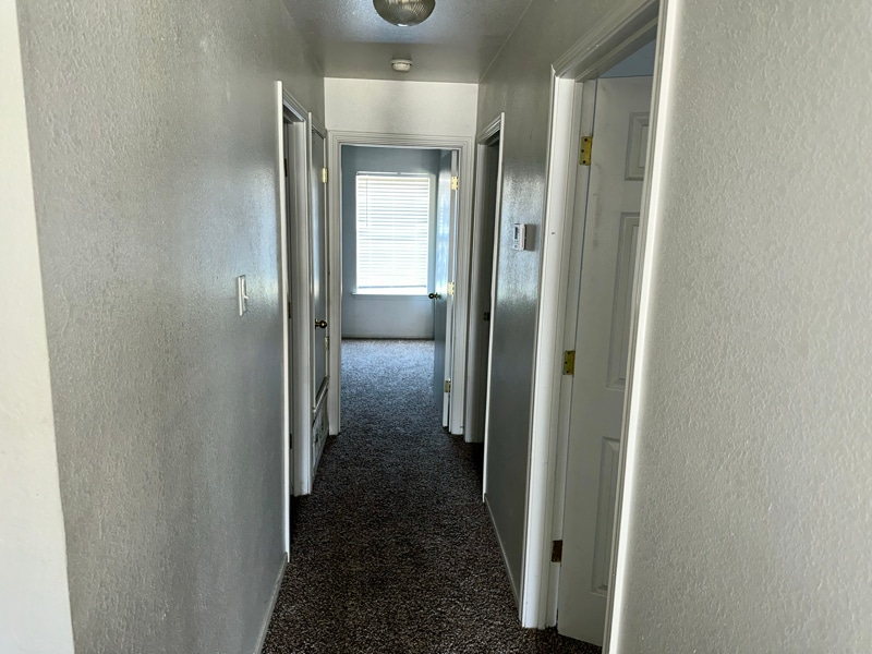 Building Photo - 402 Topeka Ct