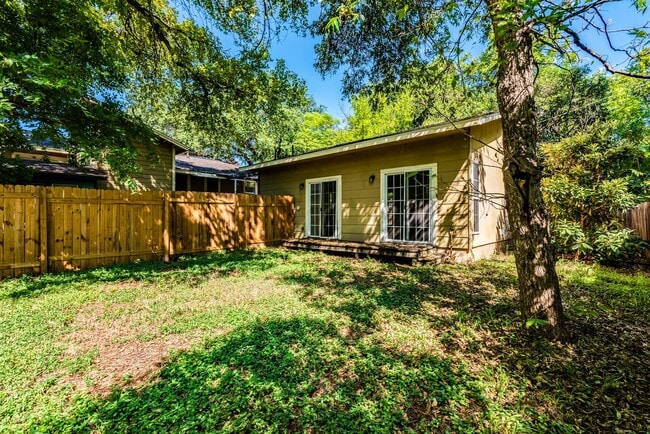 Building Photo - 1502 E 37th St