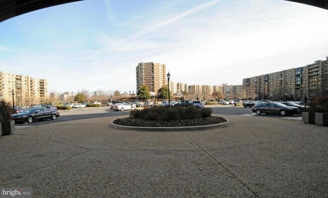 Building Photo - 8370 Greensboro Dr