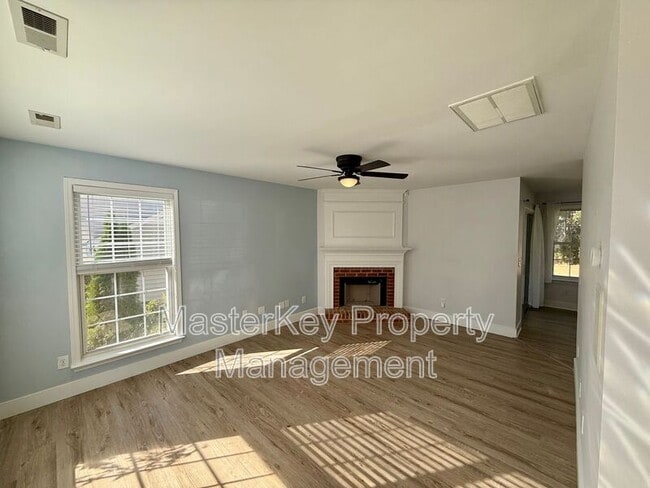 Building Photo - 209 Hollyhock Ln