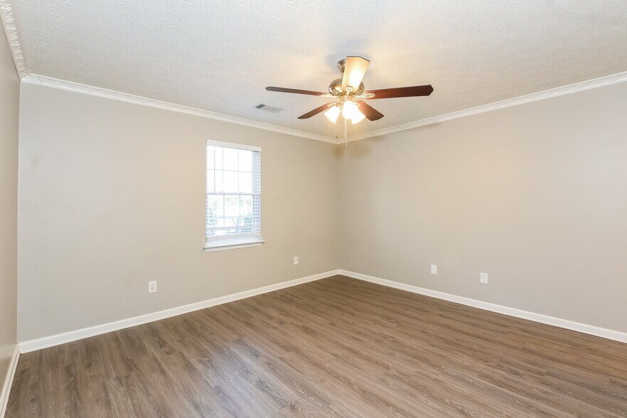 Building Photo - 110 Hunters Keep