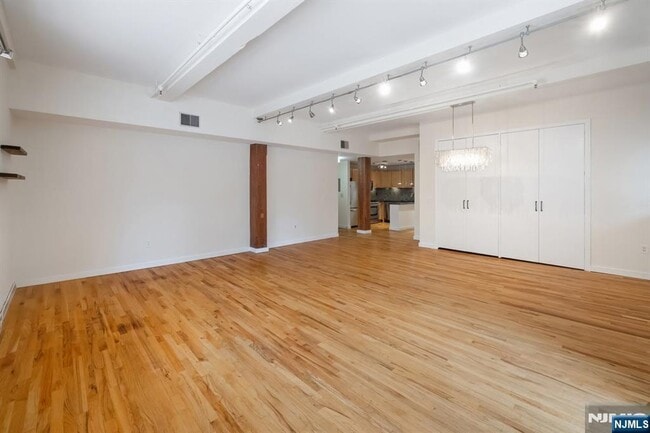 Building Photo - 1034 Clinton St