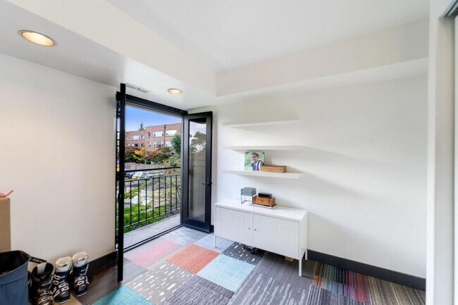 Building Photo - 2 bedroom in Seattle WA 98102
