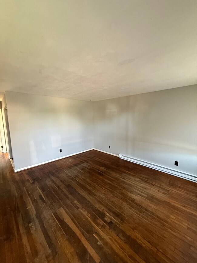 Building Photo - 215 McCormick St