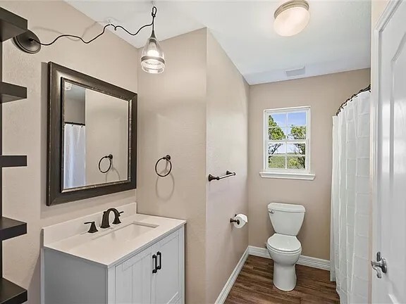 Upstairs Bathroom - 8508 Grandview Dr