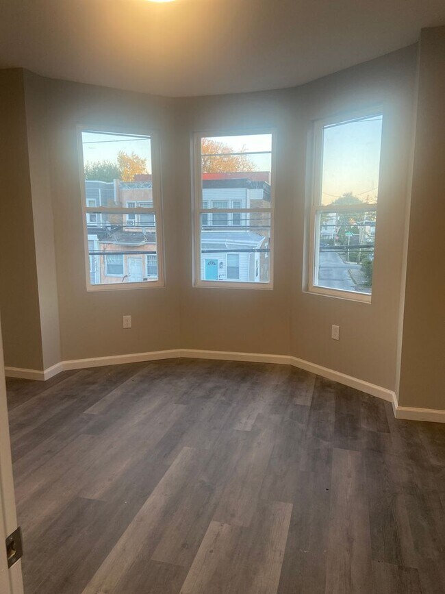 Building Photo - Remodeled Front Porch Row - Germantown