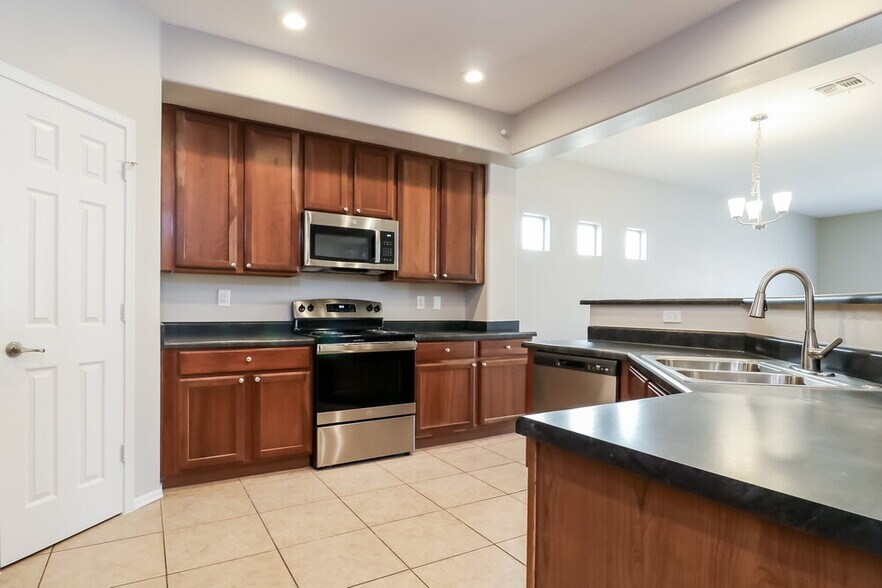 Building Photo - 5426 W Harwell Rd