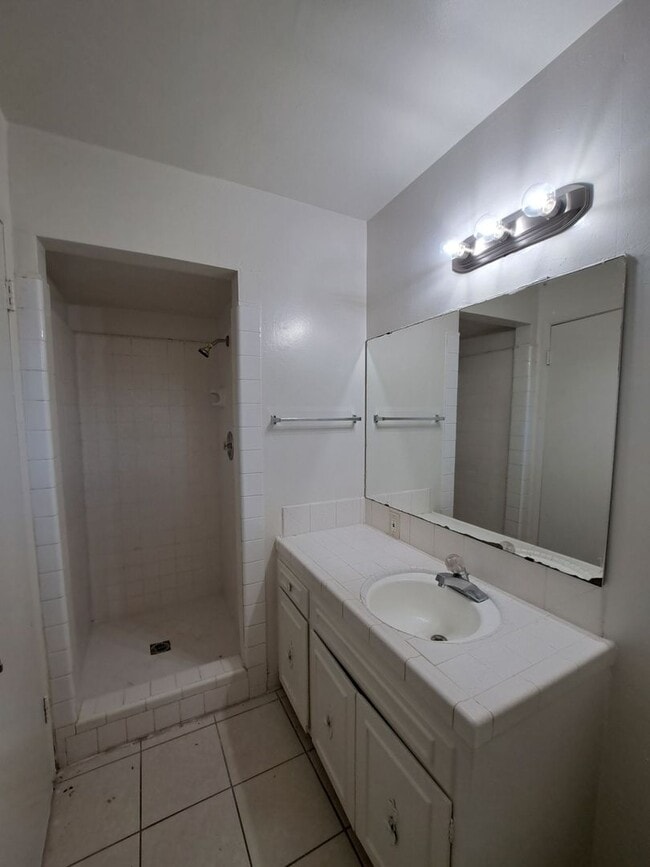 Building Photo - 132-6 Dayton