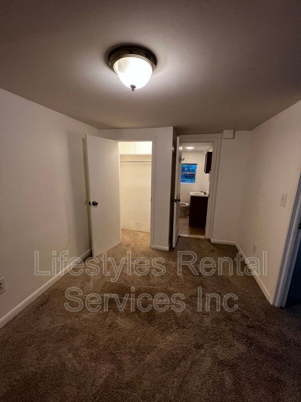 Building Photo - 3719 Mayflower St#C C