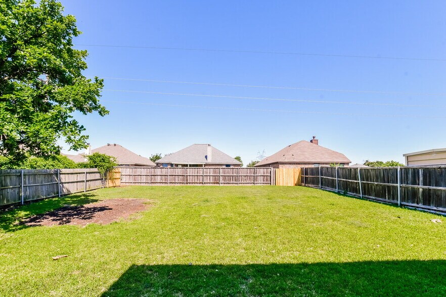 Building Photo - 321 Rustic Grove Ln