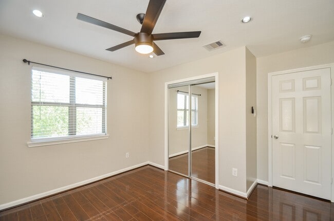 Building Photo - 9518 Prairie Dale Ct