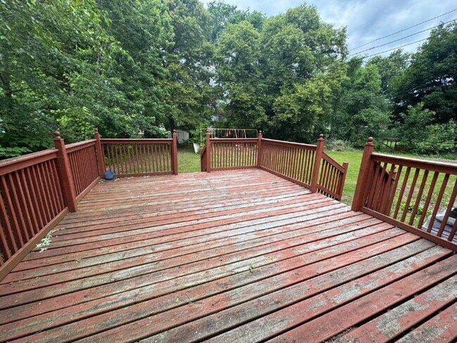 Building Photo - Spacious 4-Bed, 3-Bath Gem on Regent Ave - Your Dream Home Awaits in Brooklyn Park