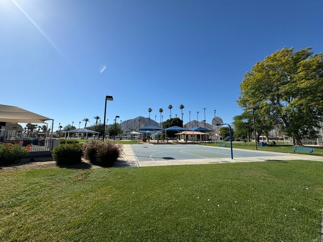 Building Photo - AVAILABLE NOW!  Lovely 1 Bed 1 Bath Apartm...