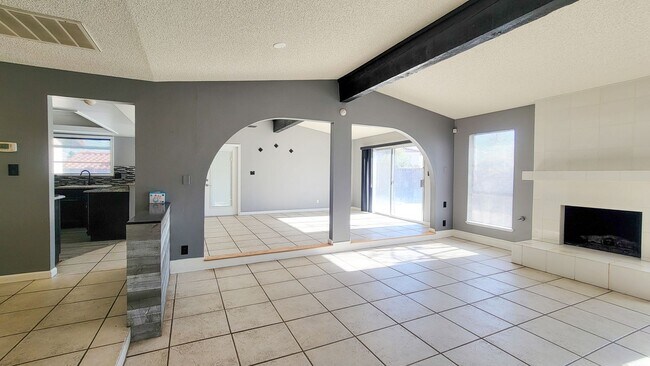 Building Photo - 8525 Del Rey Ave