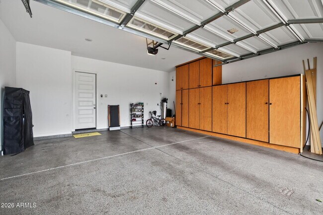 Building Photo - 203 E Birchwood Pl