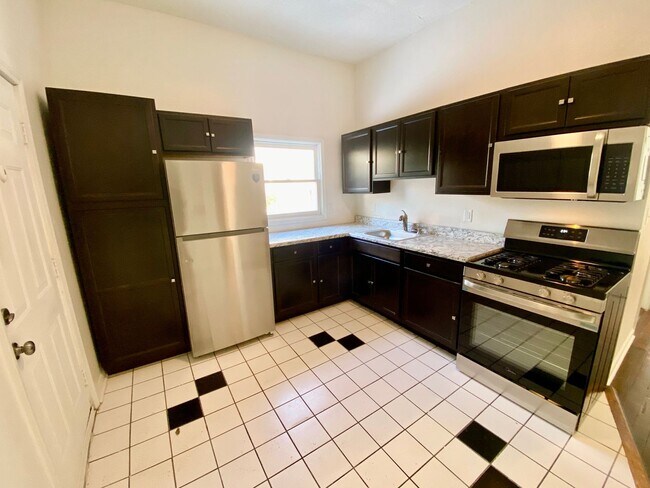 Building Photo - Historic Monroe Duplex