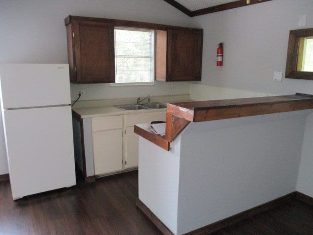 Building Photo - 1210 N Oak St