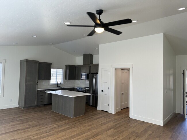 Building Photo - "Charming 3-Bedroom Oasis with Granite Touches in Meridian!"