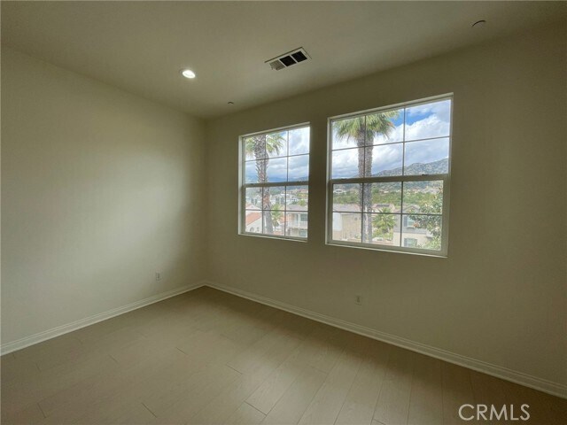 Building Photo - 810 The Promenade