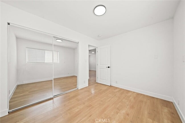 Building Photo - 961 W 21st St