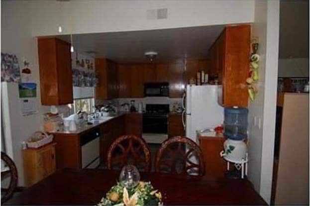 Building Photo - 14901 Silvertree Rd