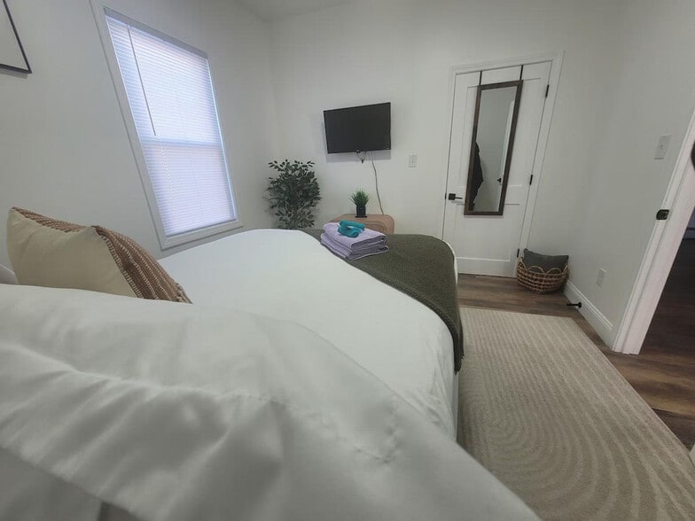 Building Photo - 23 Handy St